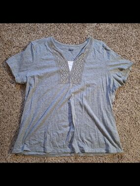 Basic Editions Vintage 2012 Grey Crochet Lace V-Neck Top Size XXL
